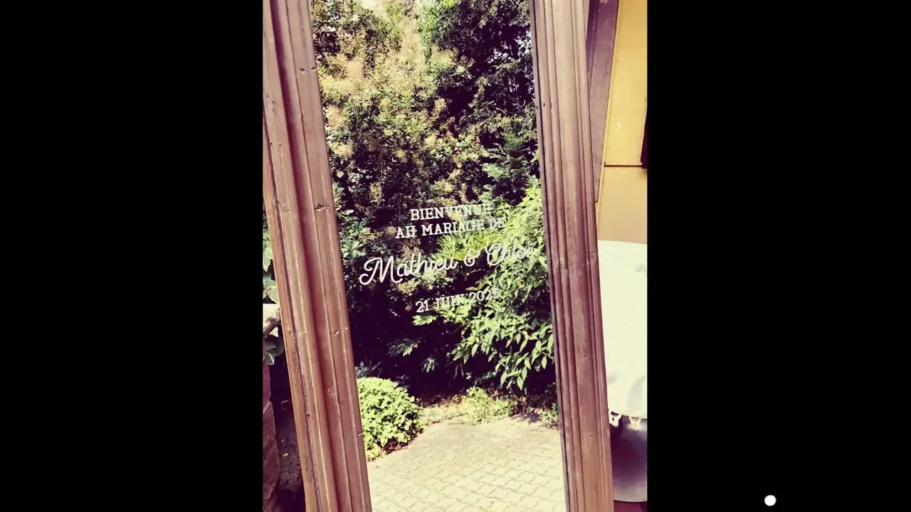 Vue d’un lieu de cérémonie en extérieur