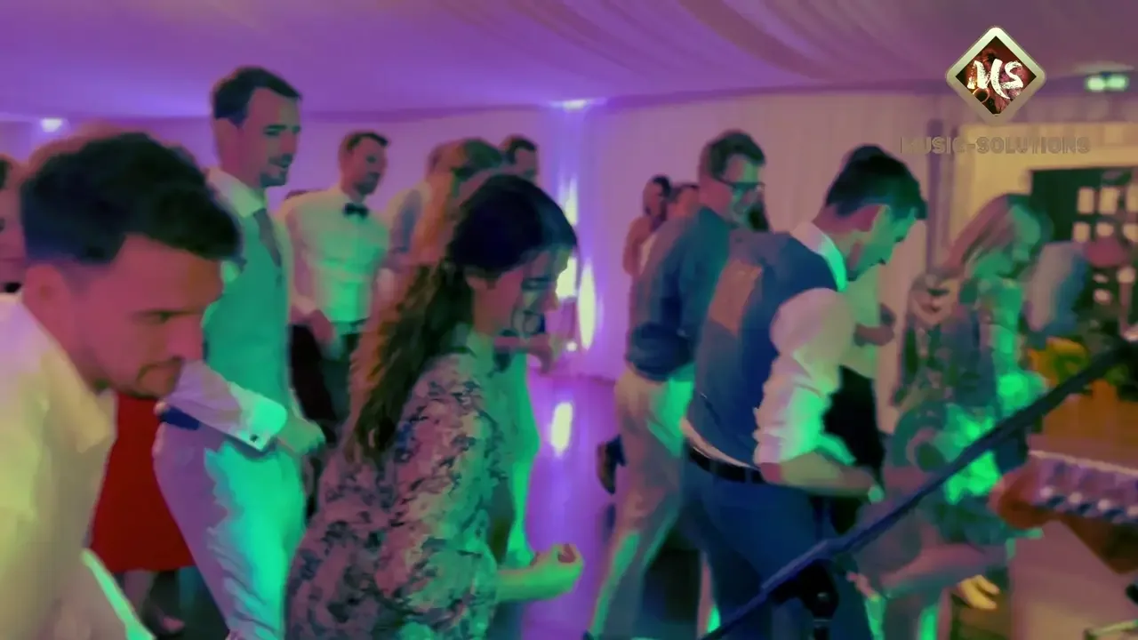 Musiciens et invités pendant Uptown Funk